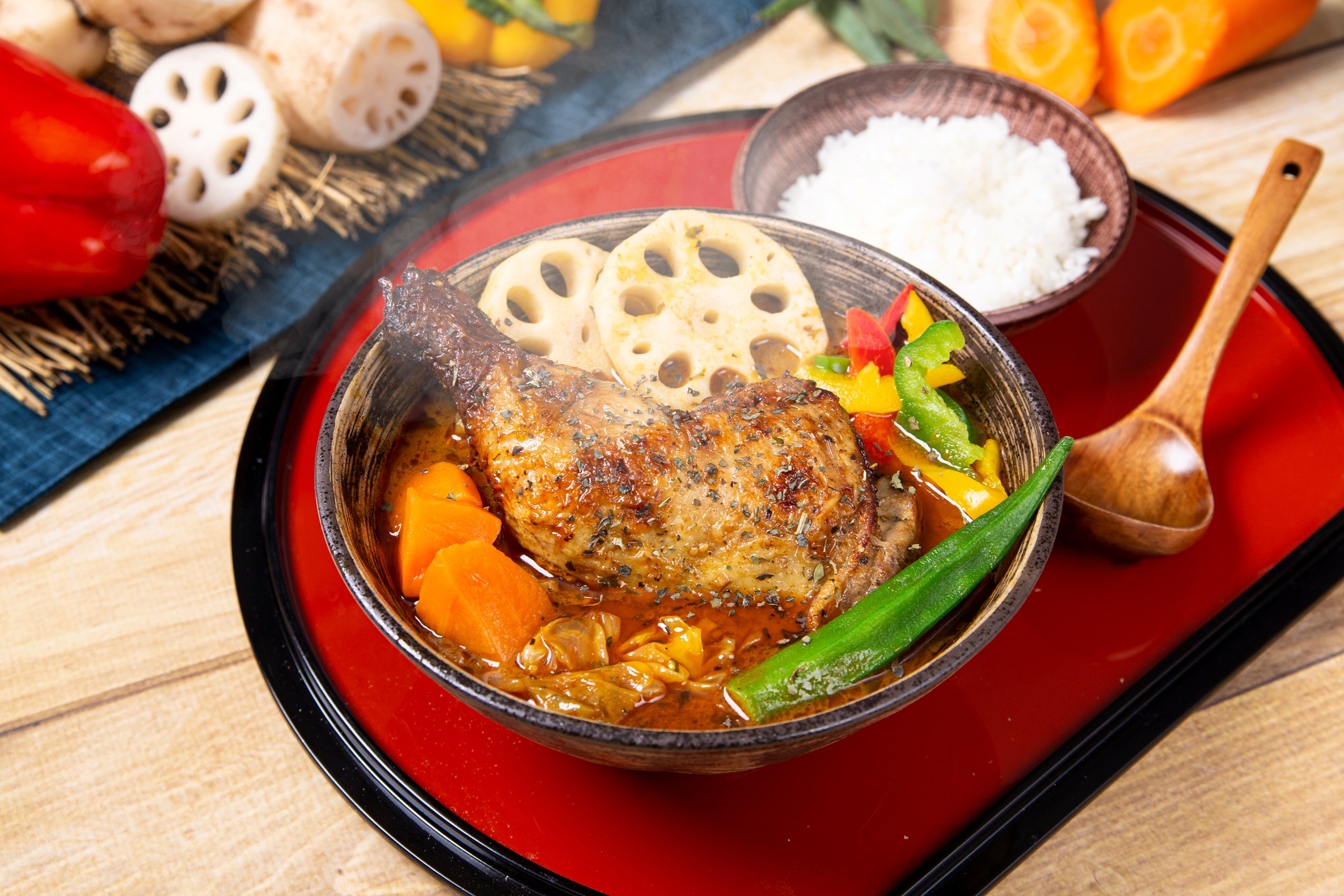 北の街からお届け！熟成骨付き鶏の札幌スープカレー